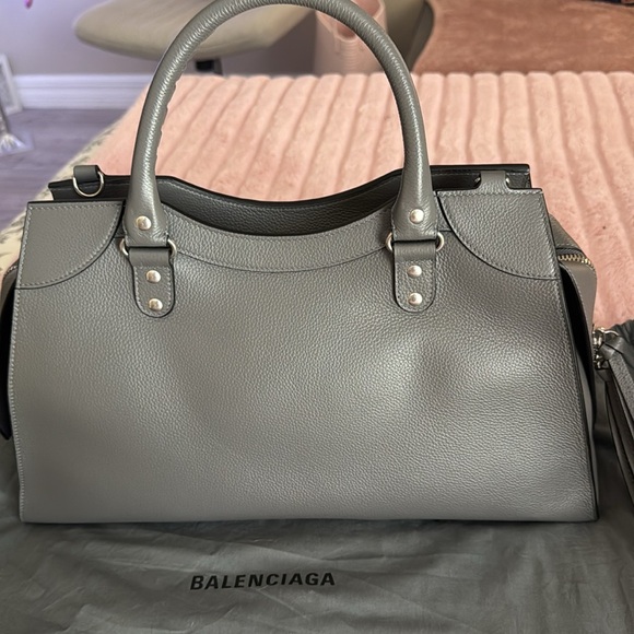Authentic Balenciaga Neo Classic Satchel - Picture 2 of 6